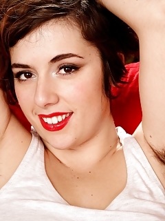 Simone Hairy But Pussy