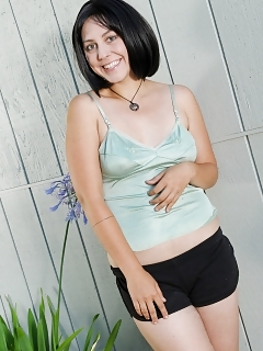 Raven Black Hairy Girls Pictures