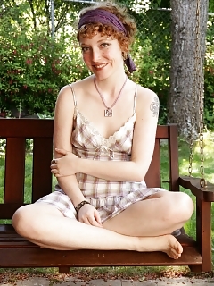 Eliza Watch Me Pee Females Hairy Pussy