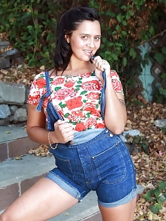 Gigi Hairy Puffy Pussy