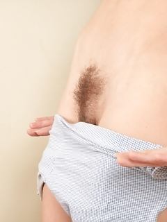 Susanna Hairy Pee Girls